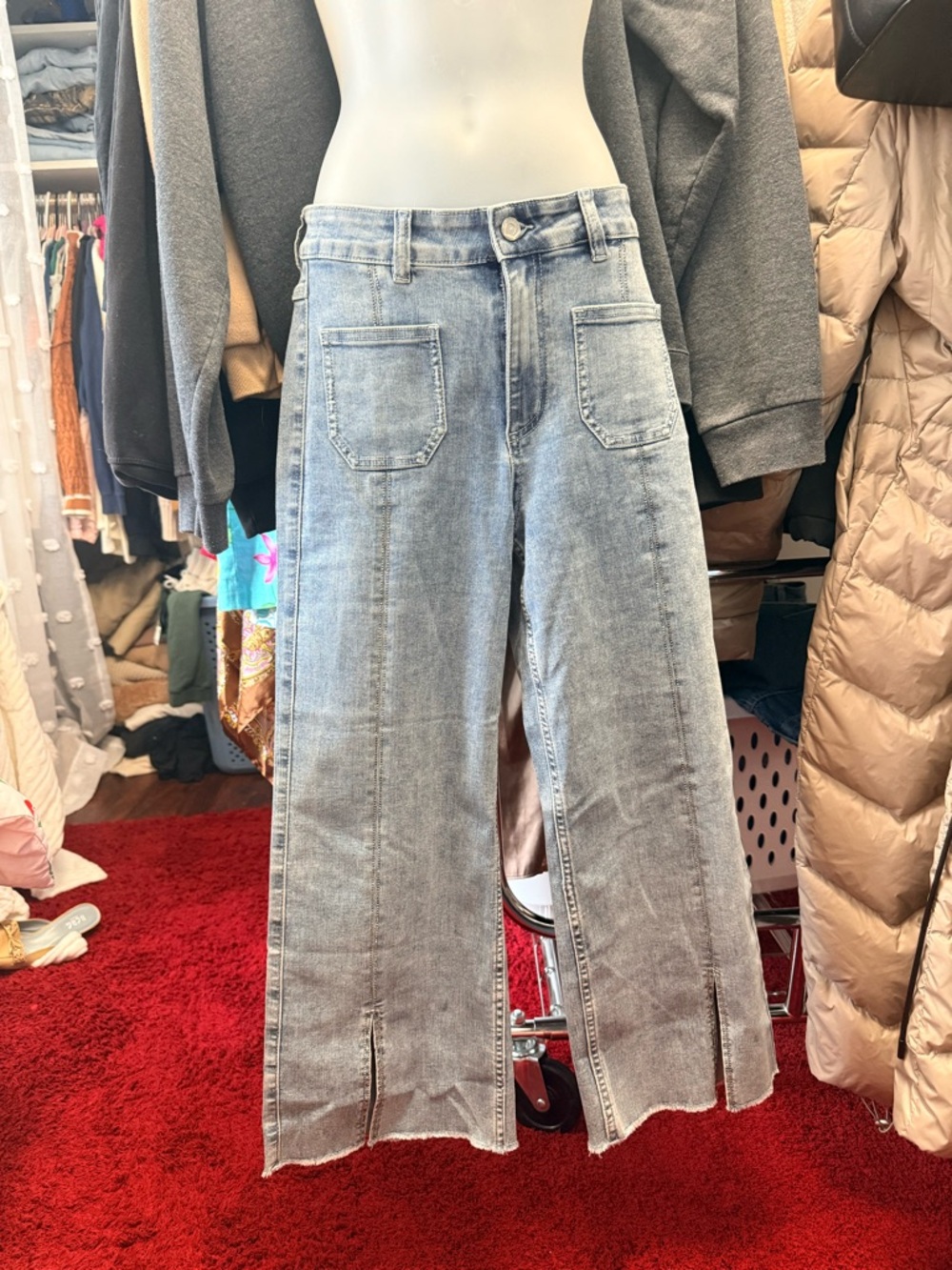Joseph Ribkoff Women’s Light Wash Cropped Wide-Leg Jeans with Front Slits
